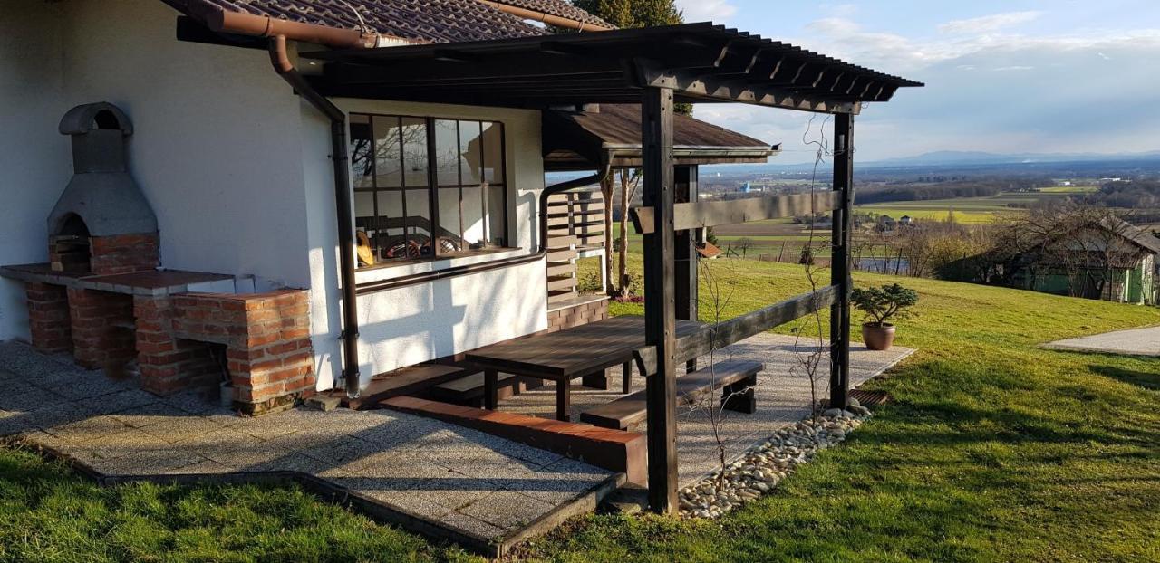 Holiday House Vilana Puconci Экстерьер фото