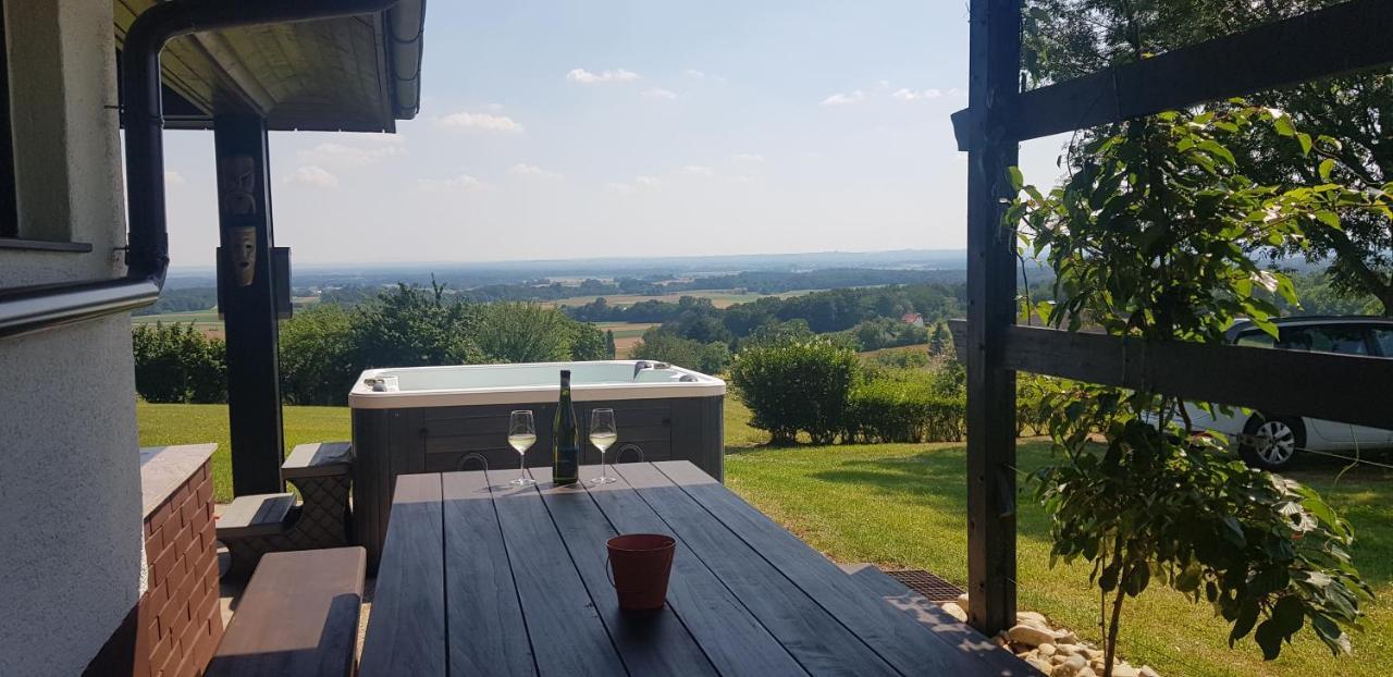 Holiday House Vilana Puconci Экстерьер фото